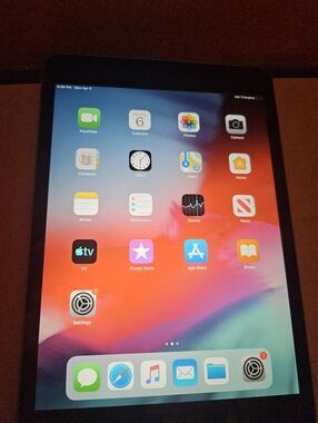 Apple iPad Mini 3 Tablet